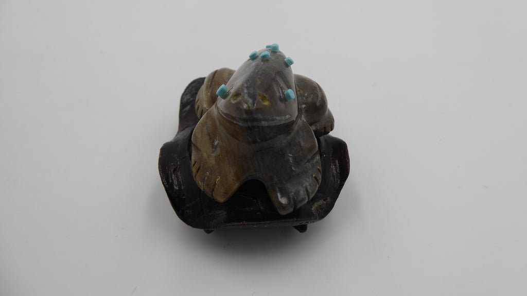 Petite grenouille en pierre sur socle avec insertion turquoise