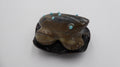 Petite grenouille en pierre sur socle avec insertion turquoise