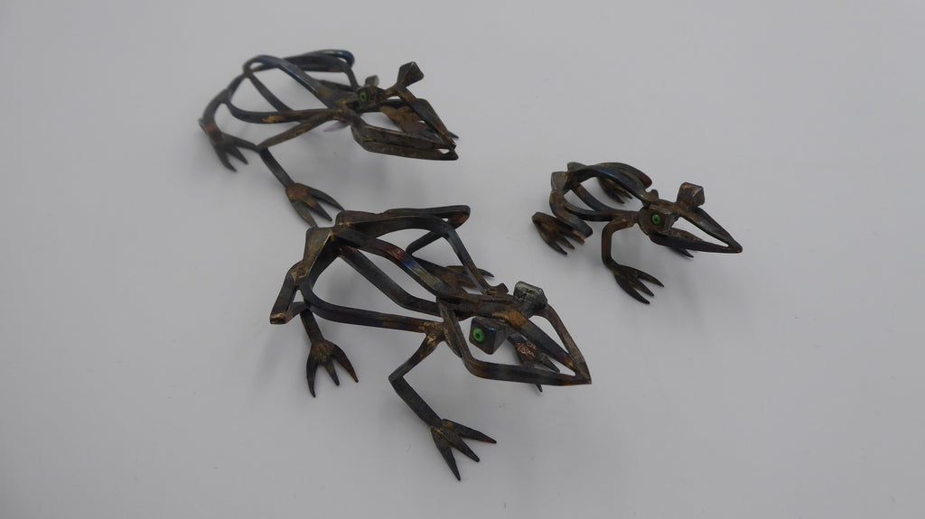 Famille de grenouilles en fils d'acier brasés