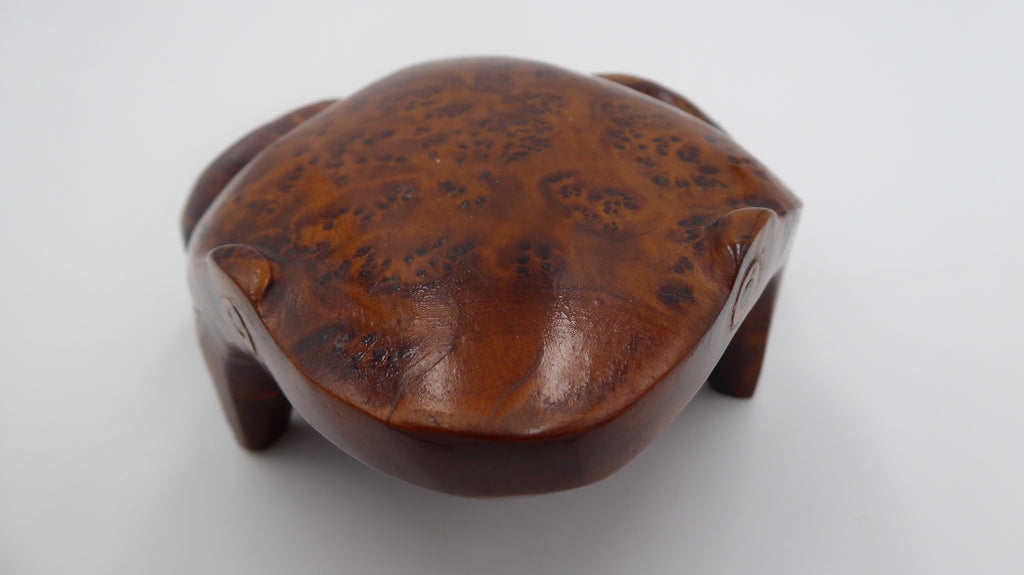 Grosse grenouille e, bois de rose sculptée