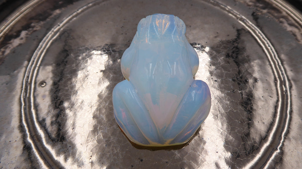 Petite grenouille en pierre de lune