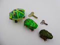 Lot de trois grenouilles sauteuse (Fonctionnent) avec clés
