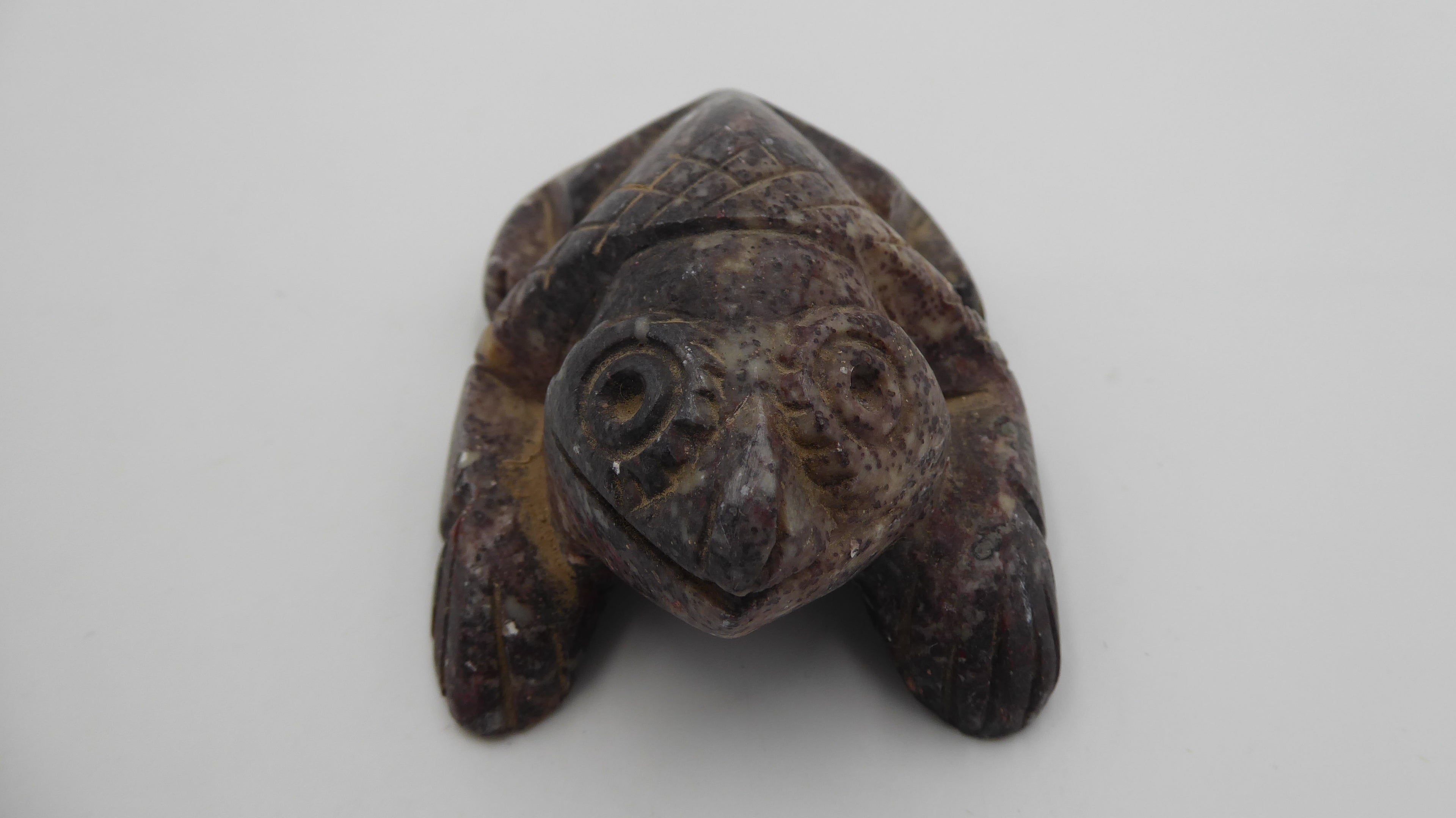 Grenouille en pierre sculptée EL HARE
