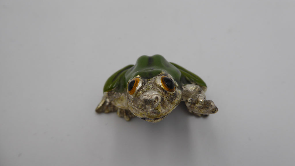 Petite grenouille en métal argenté décor fait main