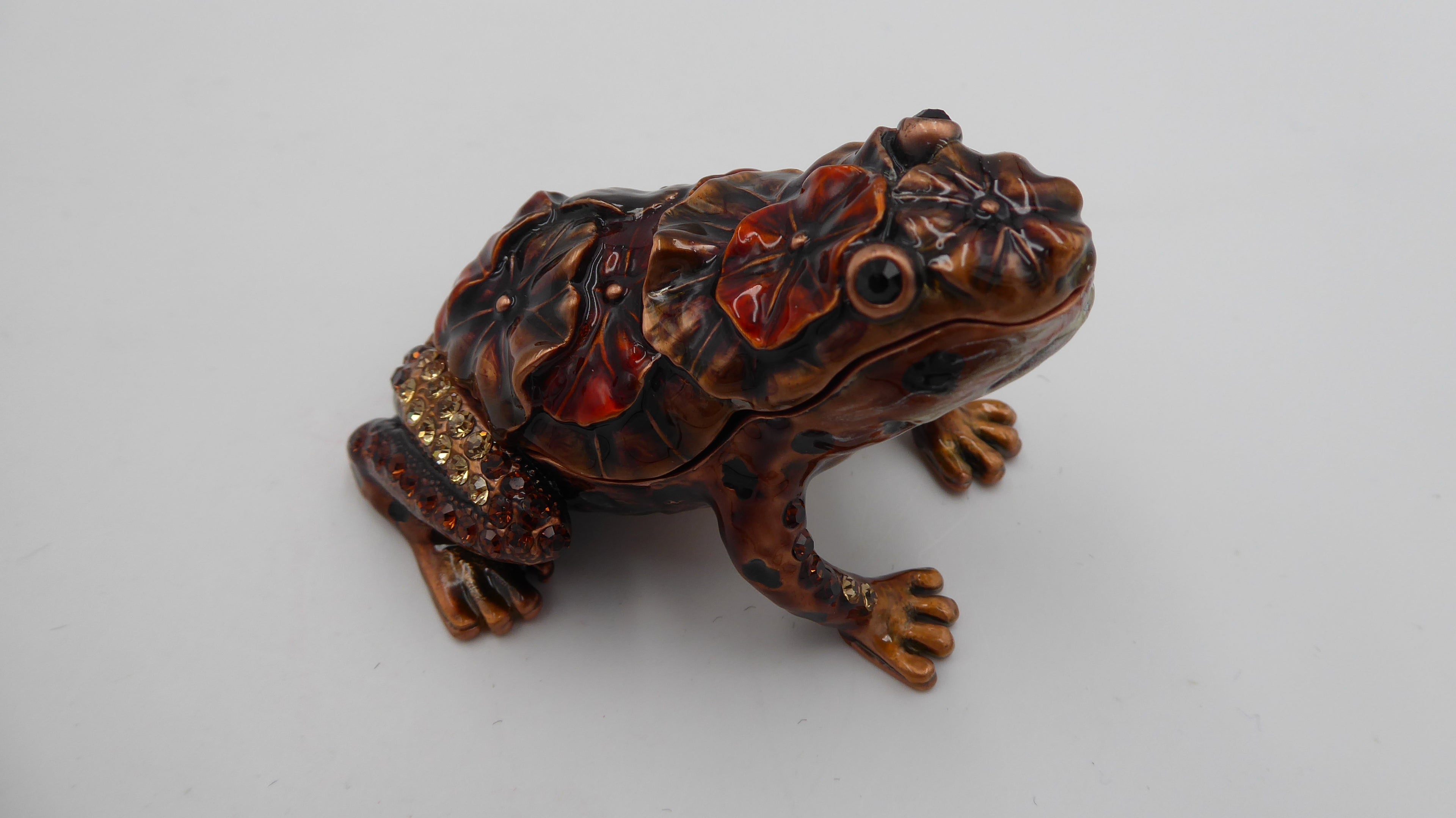 Superbe boite à bijoux en cuivre très richement décoré