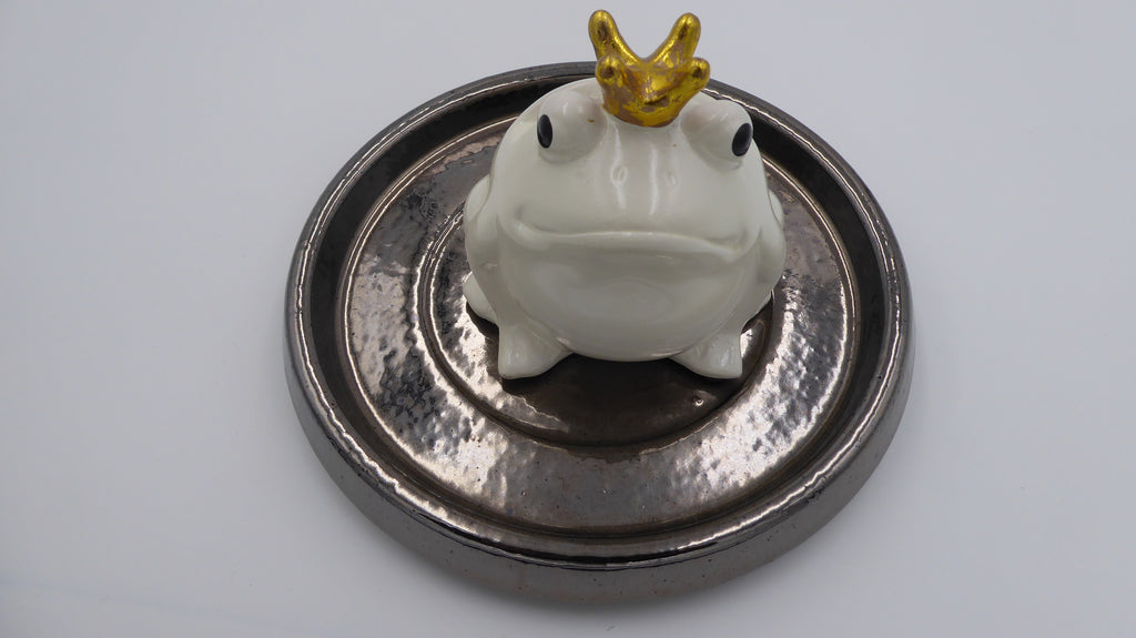 Céramique blanche grenouille roi