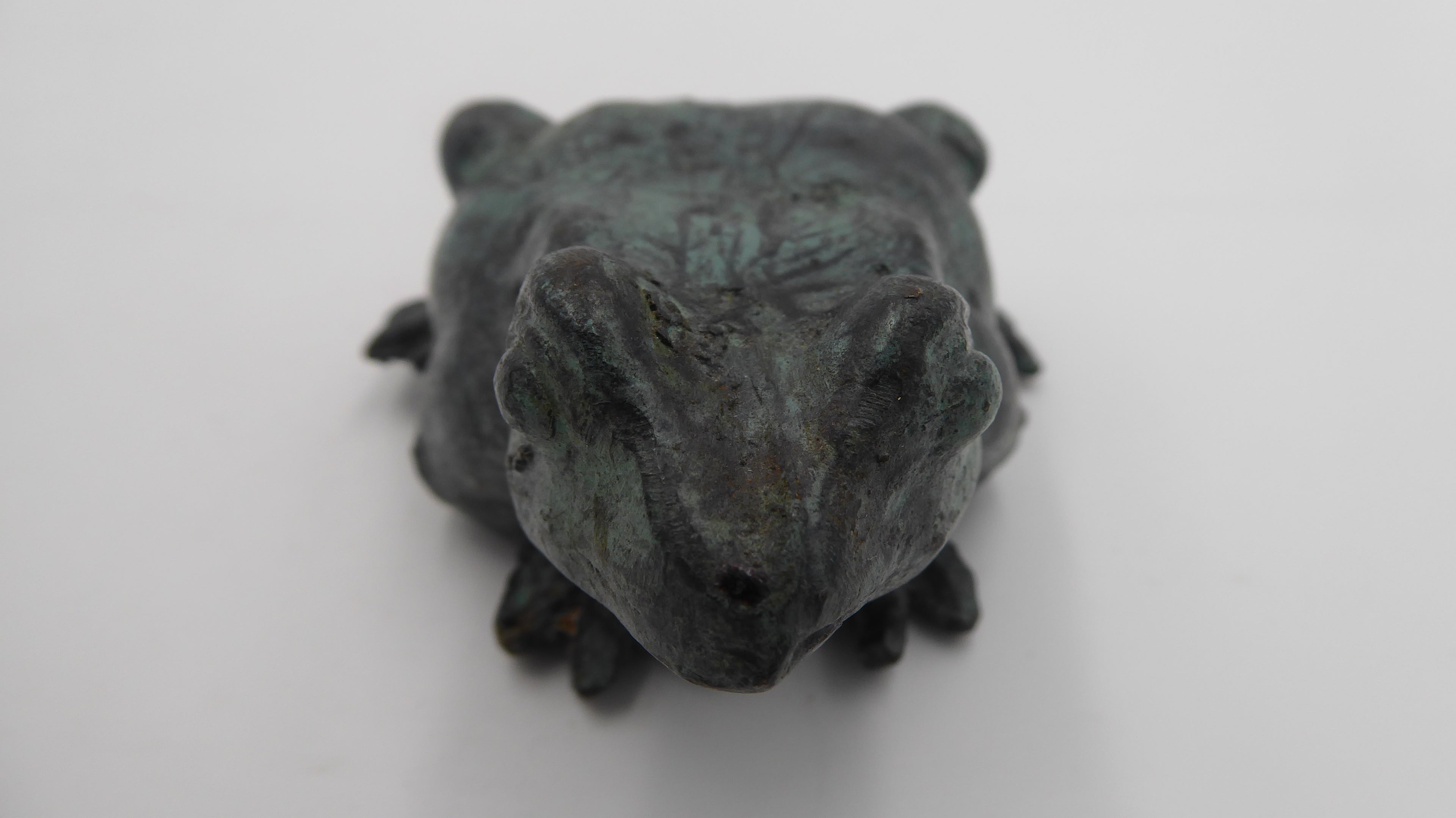 Petit bronze grenouille