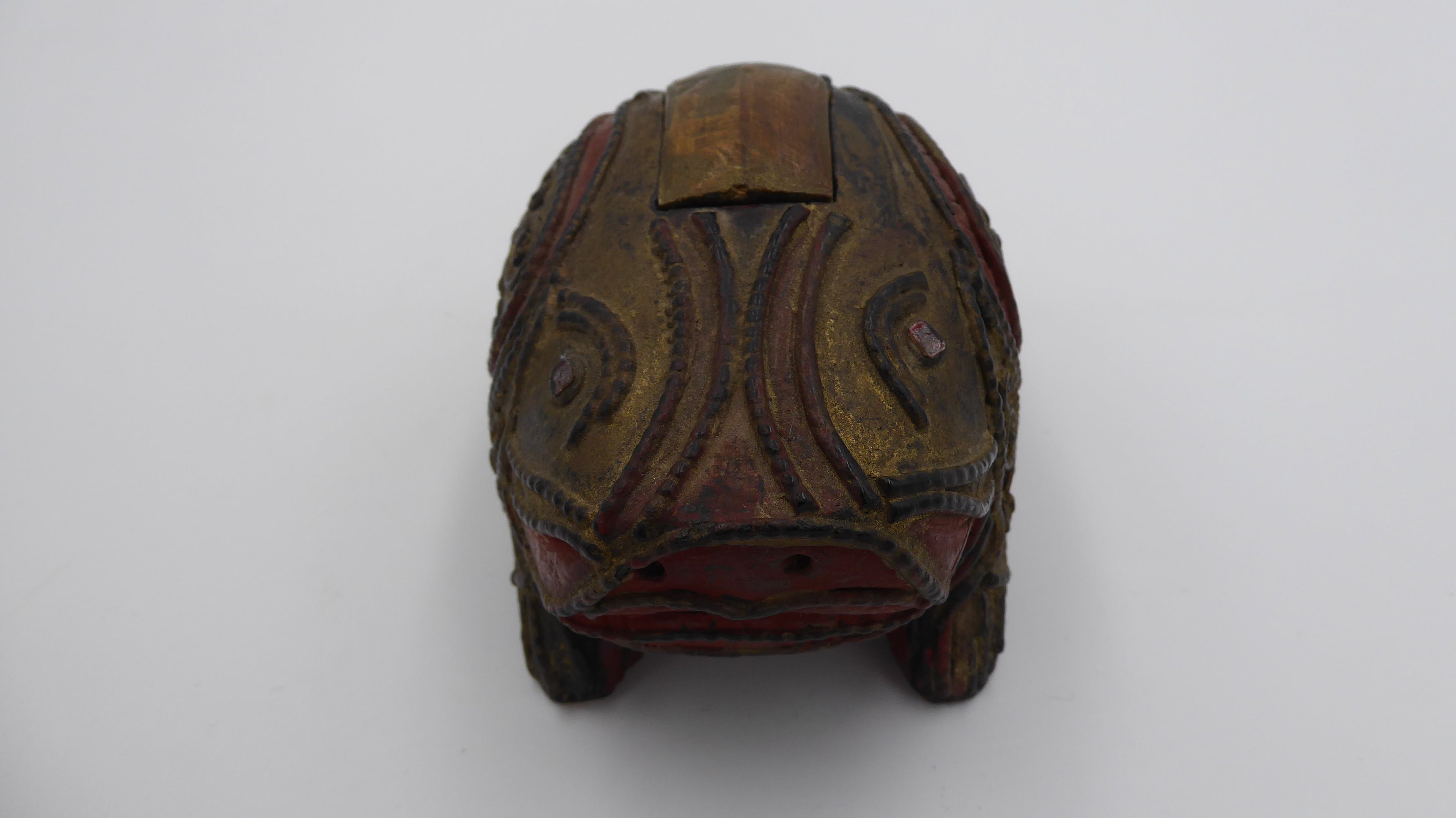 Vieille sculpture bois à trappe coulissante (Origine Asiatique)
