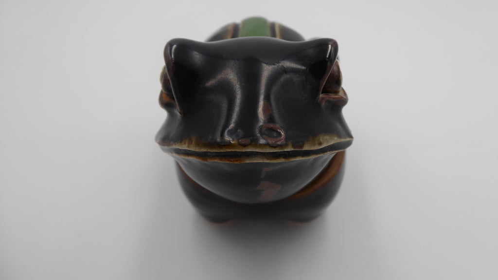 Vieille boite grenouille céramique noire et dorure (Possiblement d'origine Africaine)