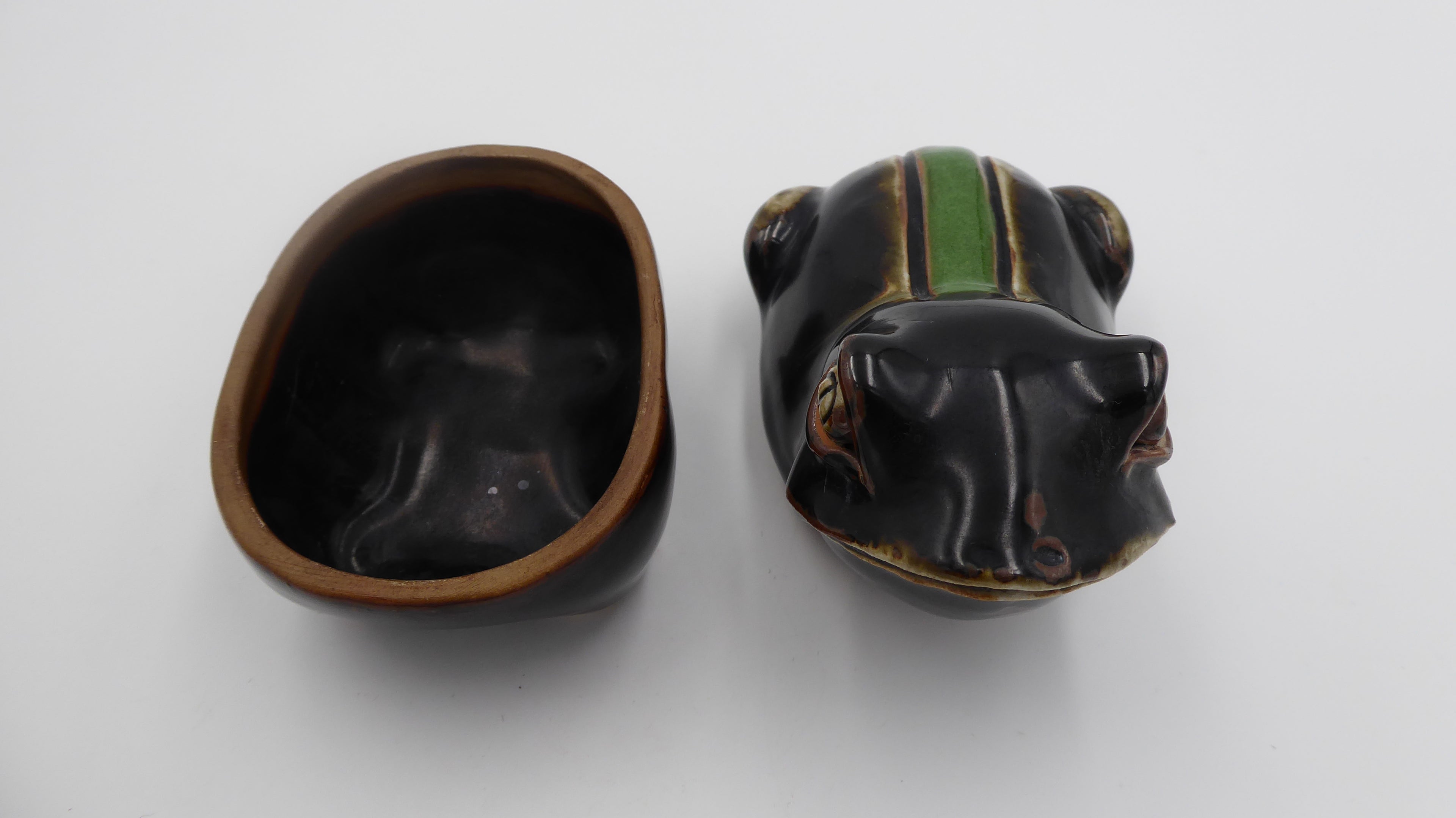 Vieille boite grenouille céramique noire et dorure (Possiblement d'origine Africaine)