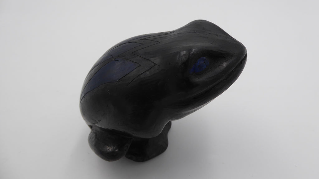 Vieille grenouille en céramique noire et bleu