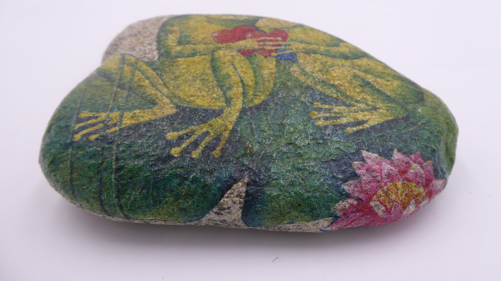 Couple de grenouilles peinture sur galet