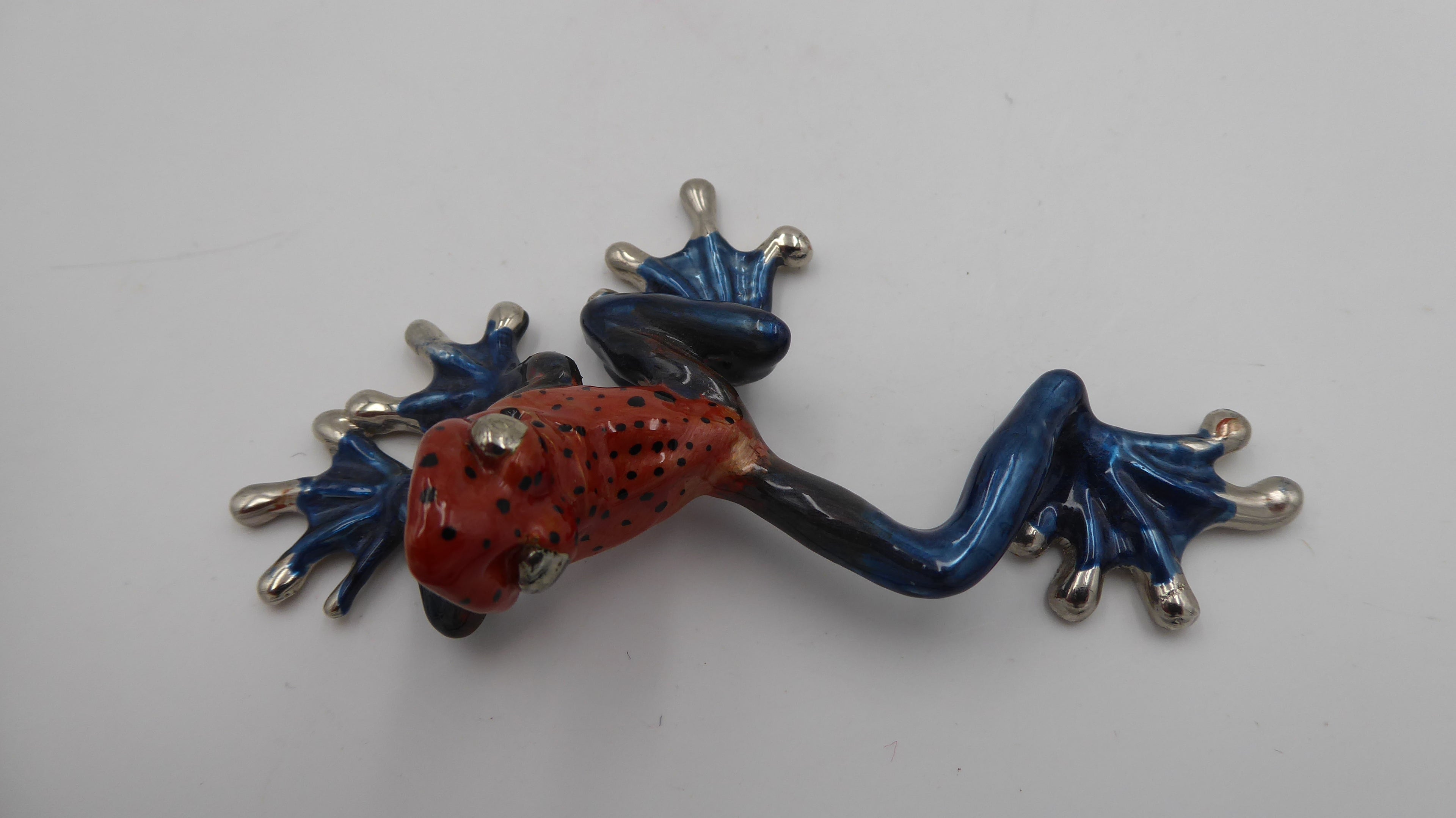 Grenouille design en acier peint et vernis