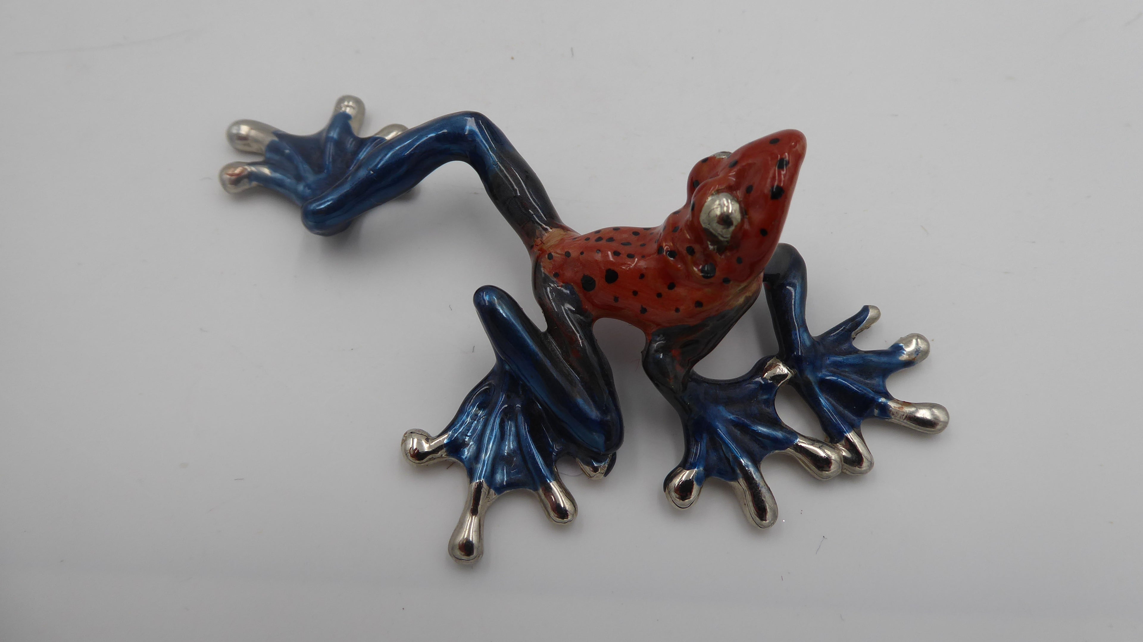Grenouille design en acier peint et vernis