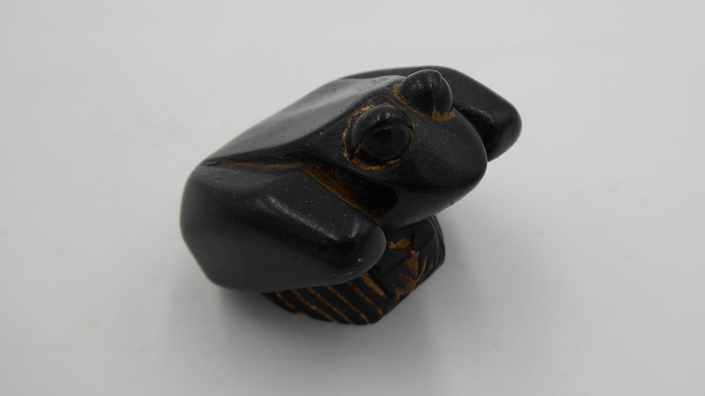 Petite grenouille sculptée en bois d’ébène