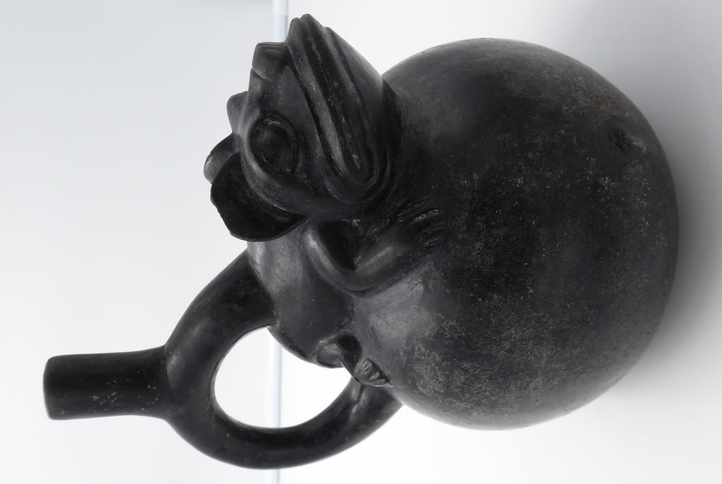 Vase globulaire en céramique noire (-2000 avant JC/200 après JC)