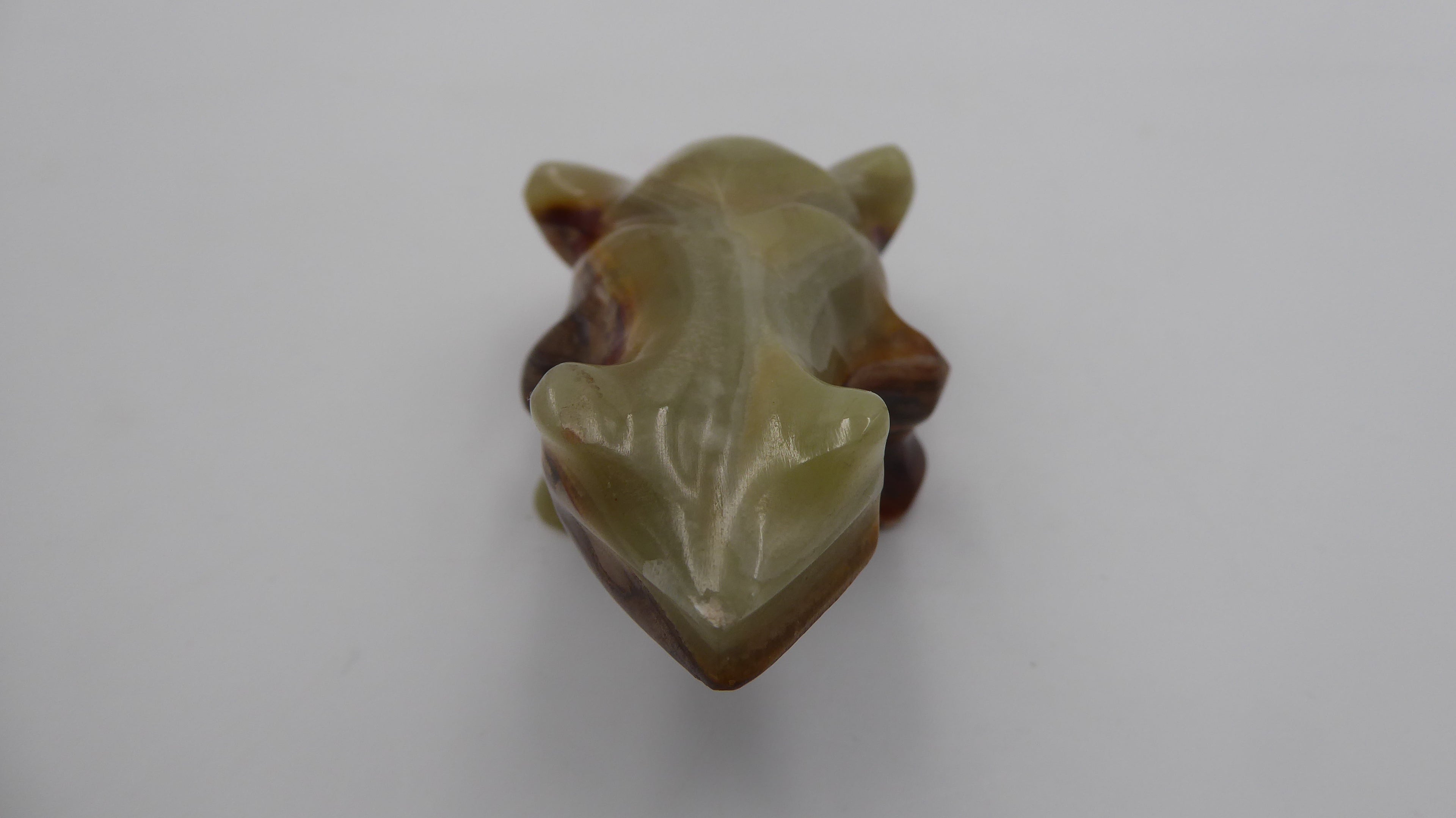 Petite grenouille format allongé en onyx