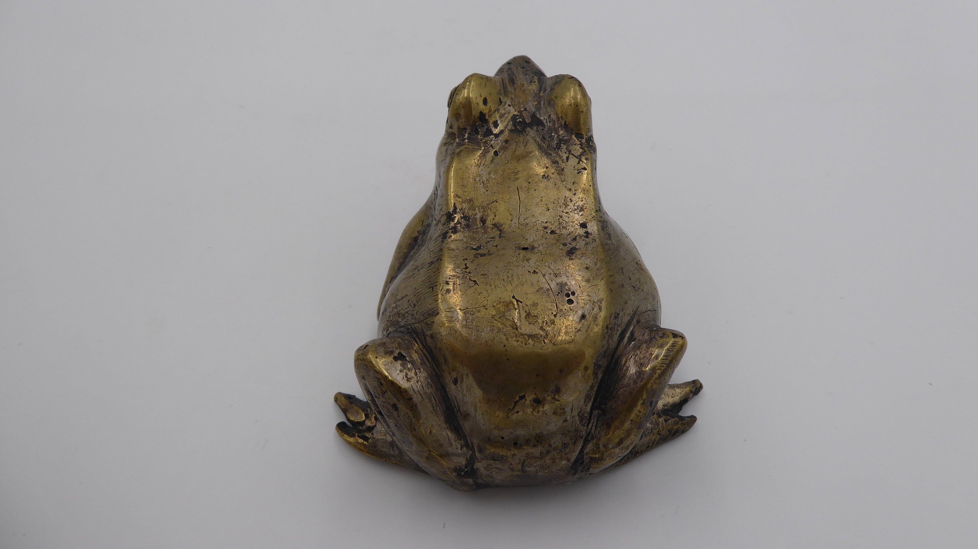 Vieille grenouille en laiton