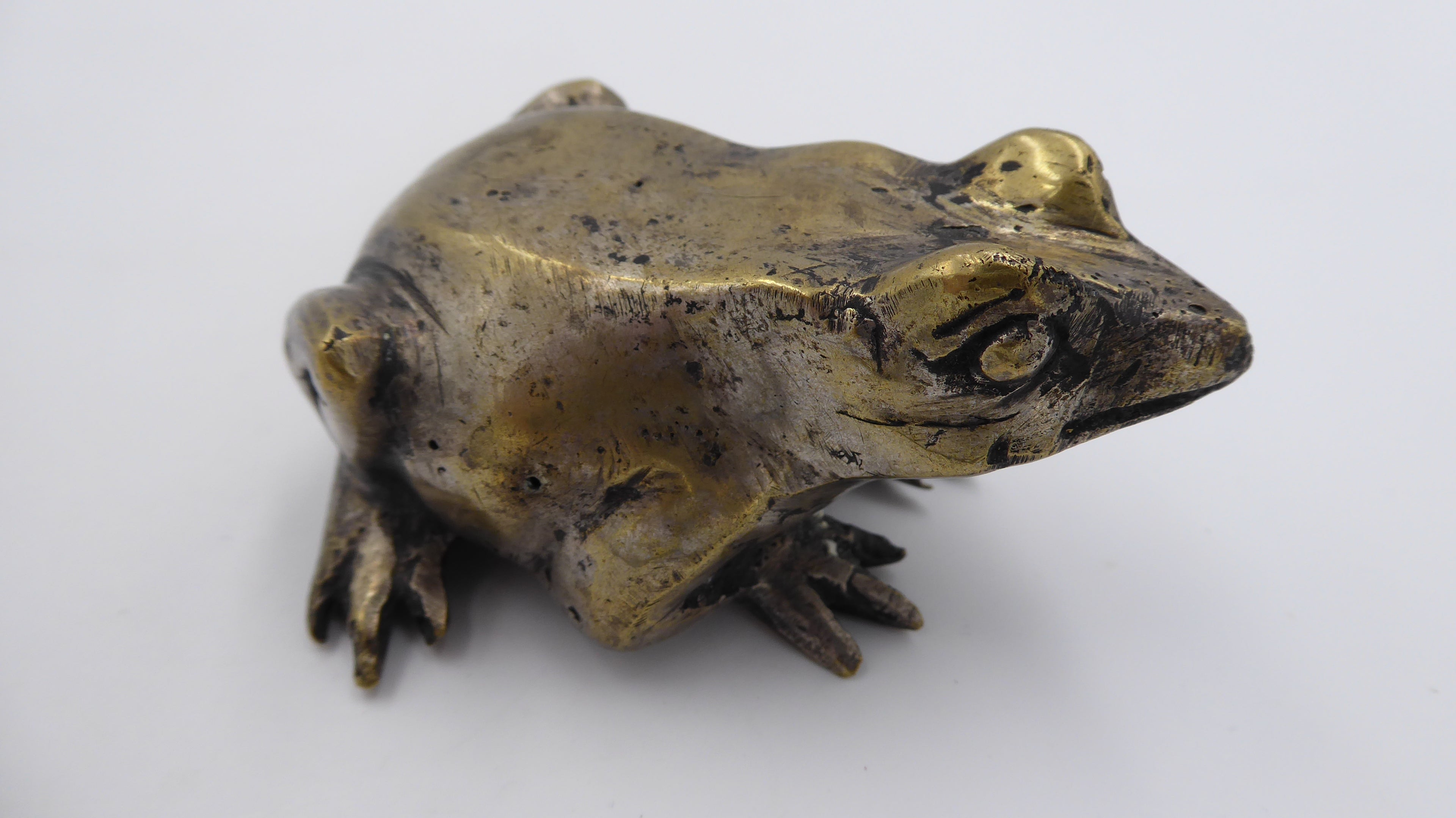 Vieille grenouille en laiton