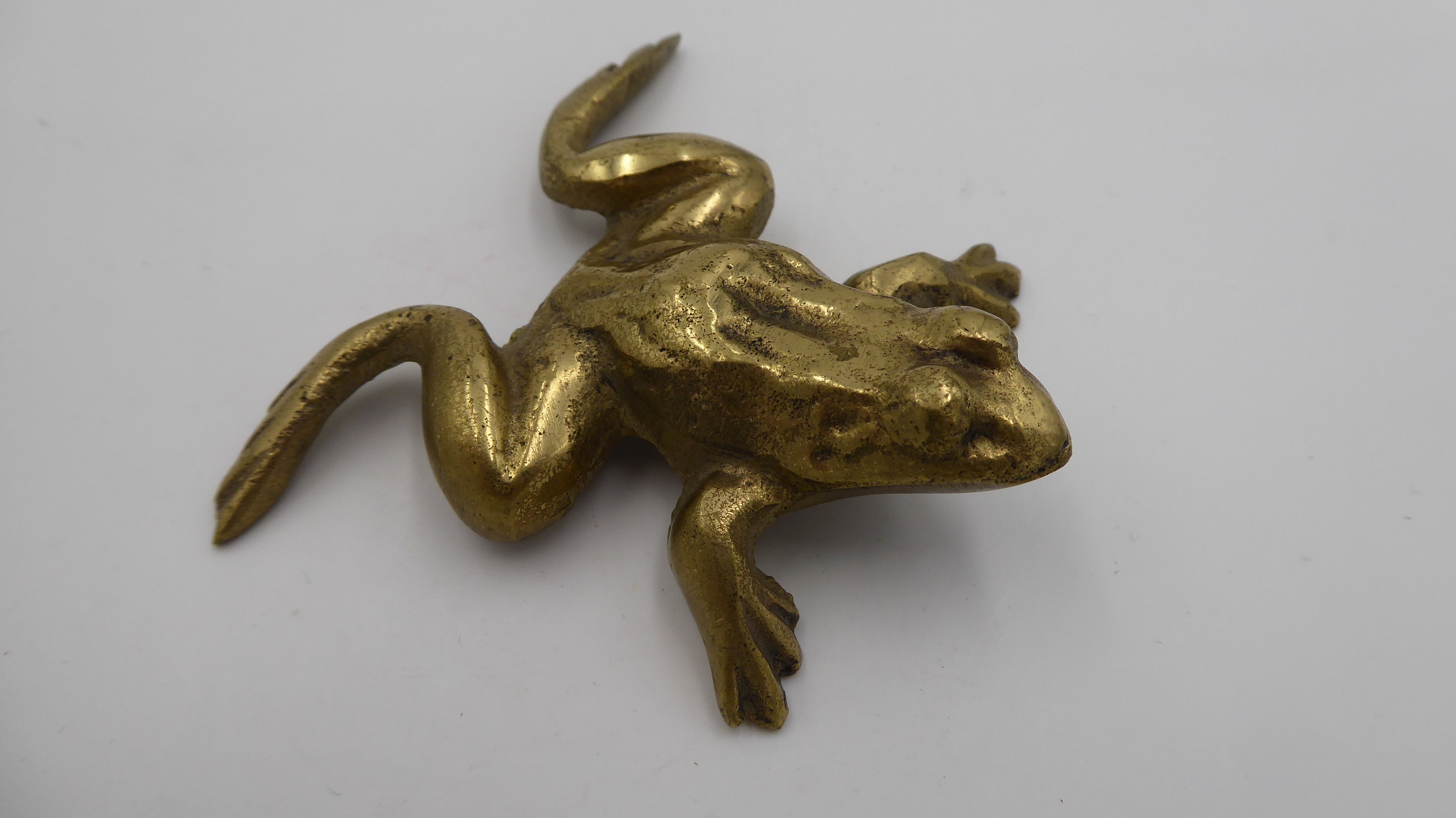 Ancienne grenouille en laiton massif numérotée 239