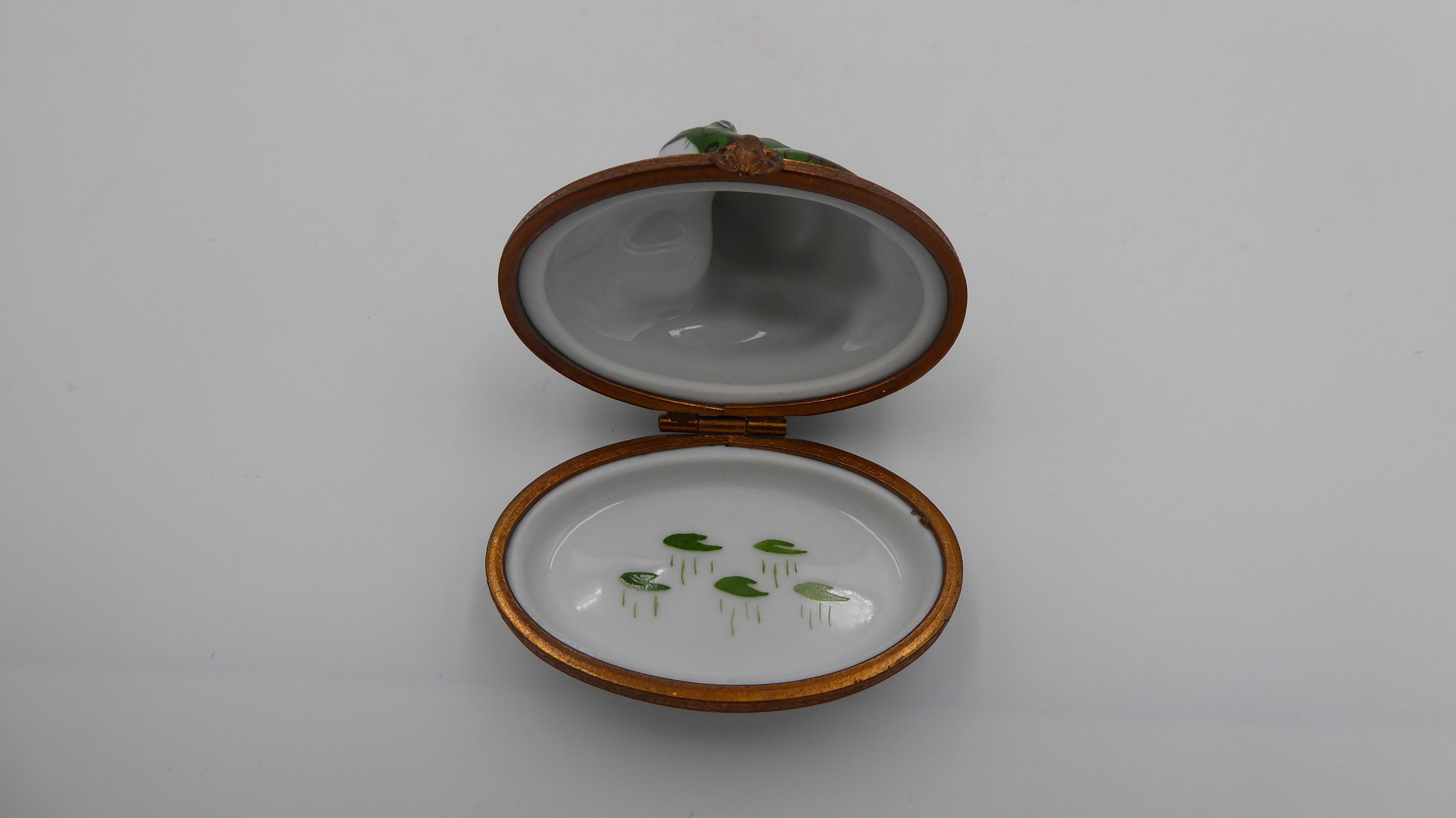 Petite boite à bijoux LIMOGES fermoir grenouille en laiton