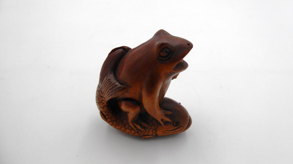Metsuke signé Grenouille sur un poisson