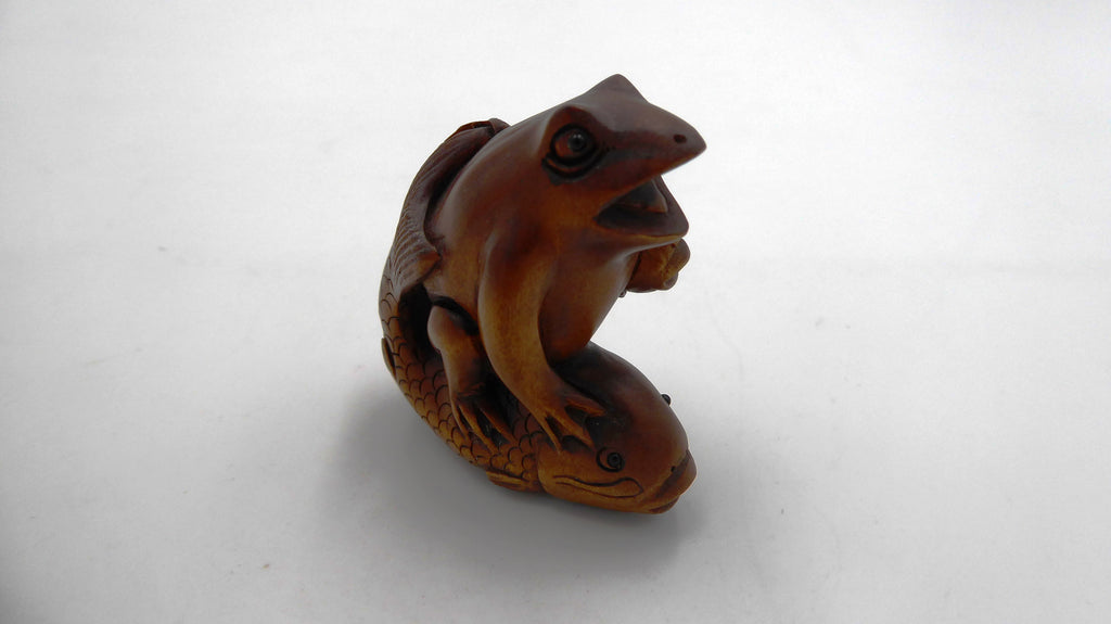 Metsuke signé Grenouille sur un poisson