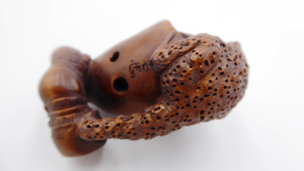 Metsuke signé grenouille sur une table