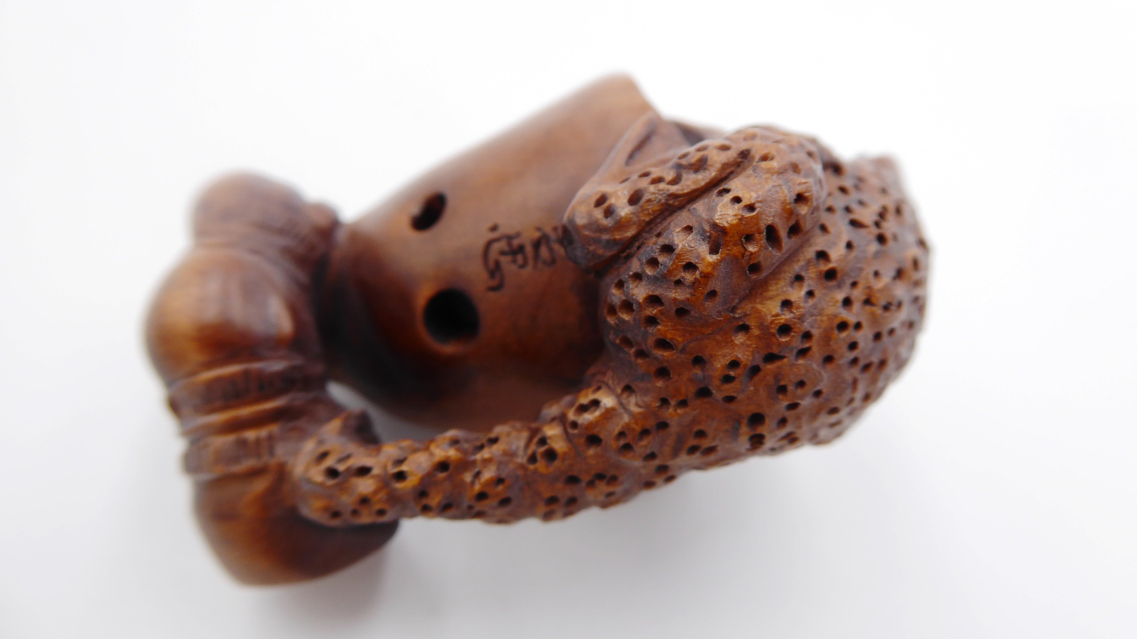 Metsuke signé grenouille sur une table