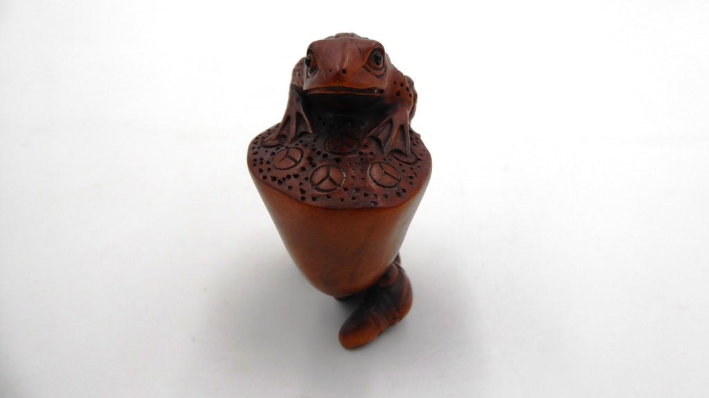 Metsuke signé grenouille sur une table