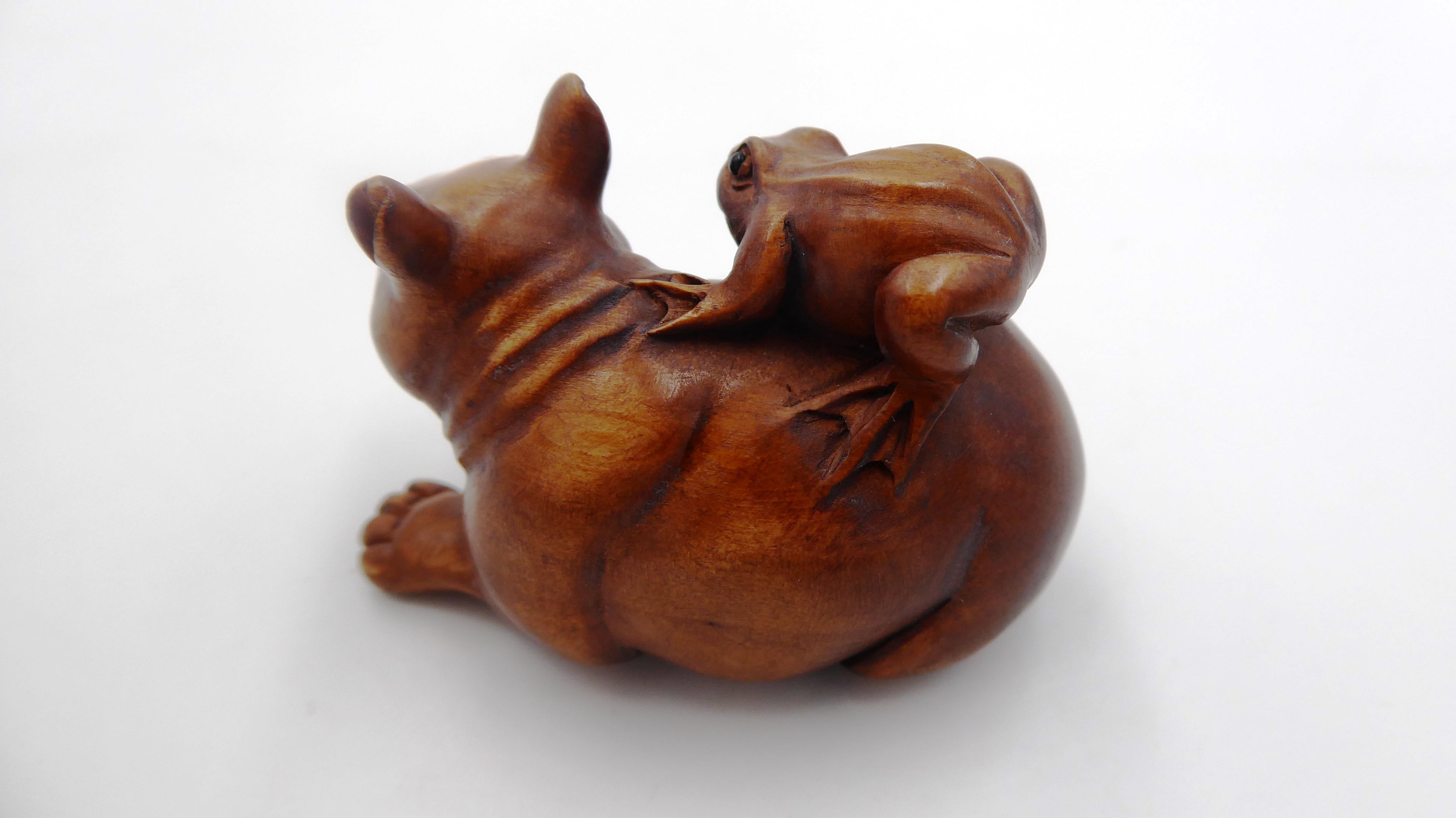 Metsuke signé Grenouille sur un hippopotame