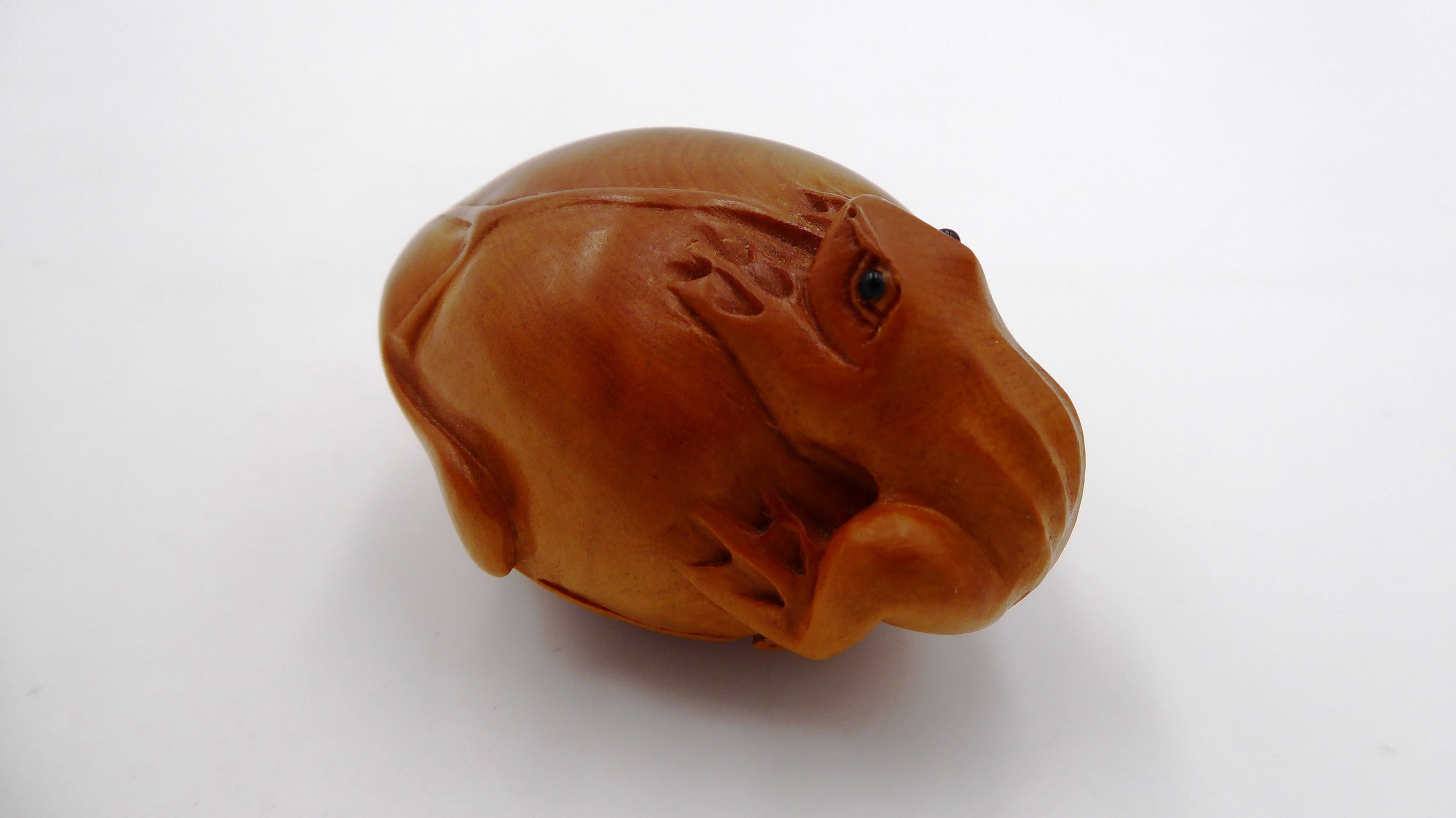 Metsuke signé Grenouille sur un fruit