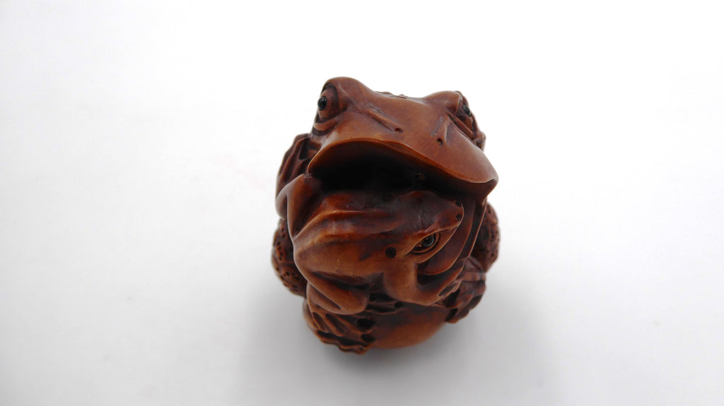 Metsuke signé Grenouille avalant une grenouille