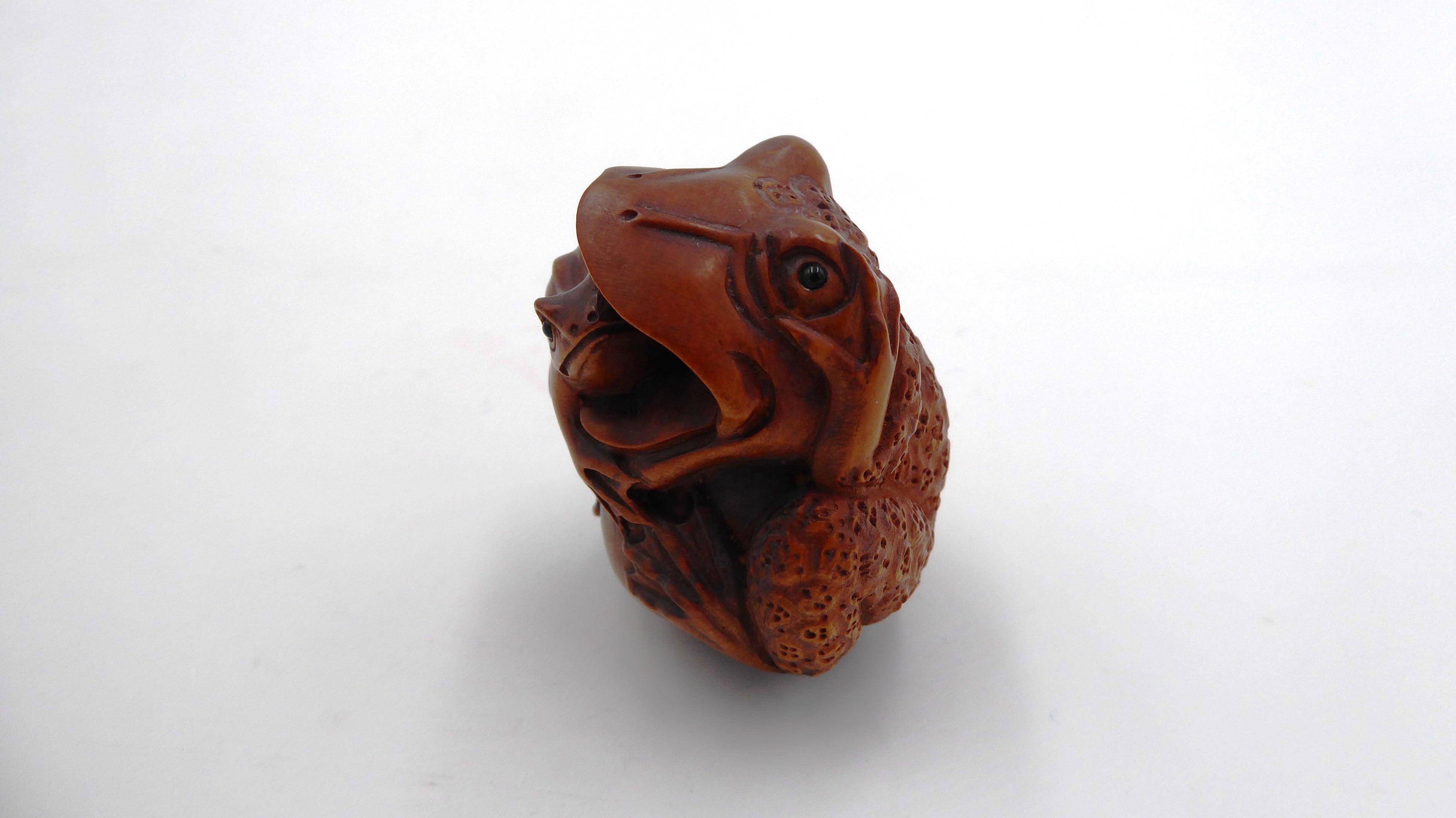 Metsuke signé Grenouille avalant une grenouille
