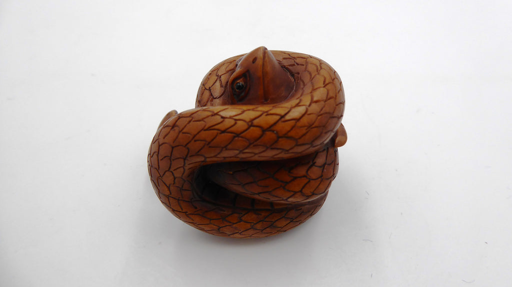 Metsuke signé Serpent étranglant une grenouille