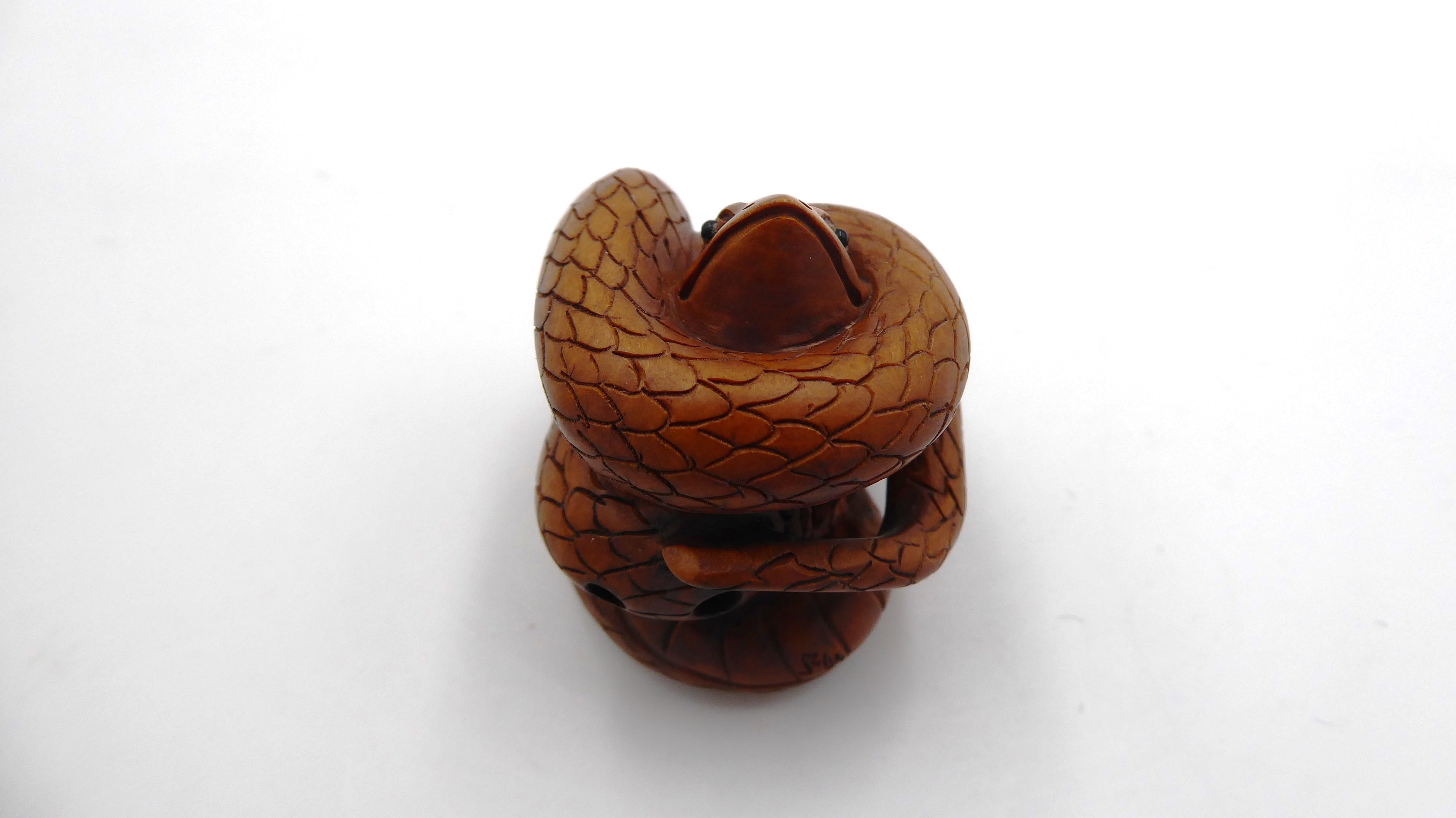 Metsuke signé Serpent étranglant une grenouille