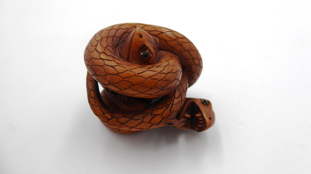 Metsuke signé Serpent étranglant une grenouille