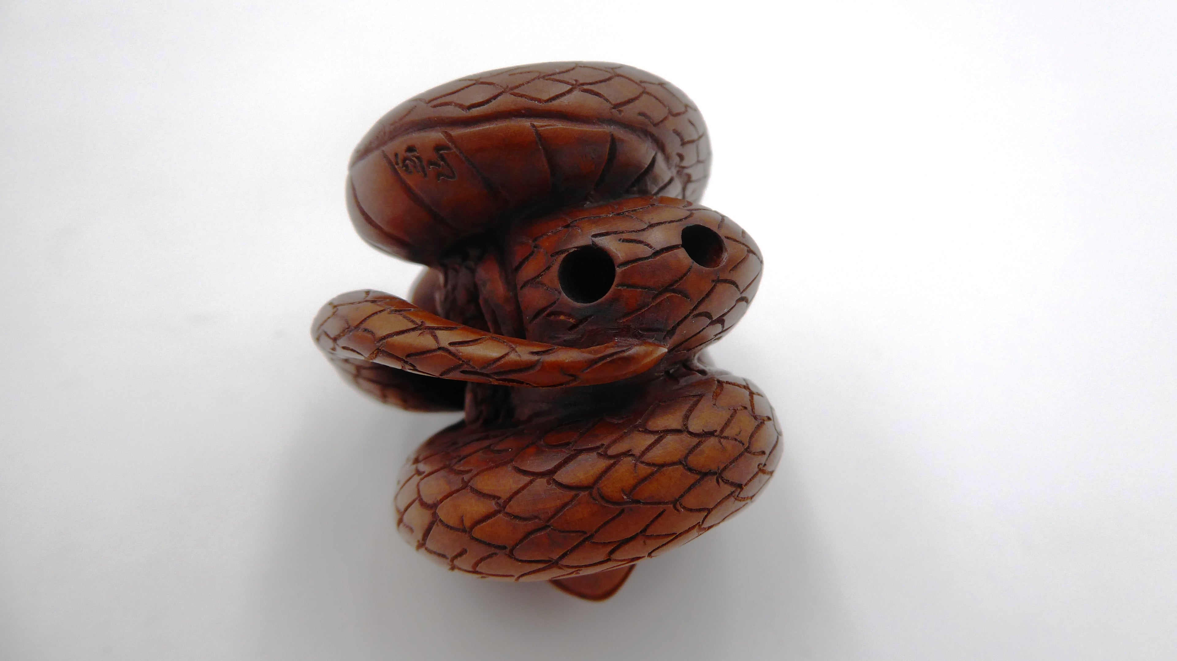 Metsuke signé Serpent étranglant une grenouille