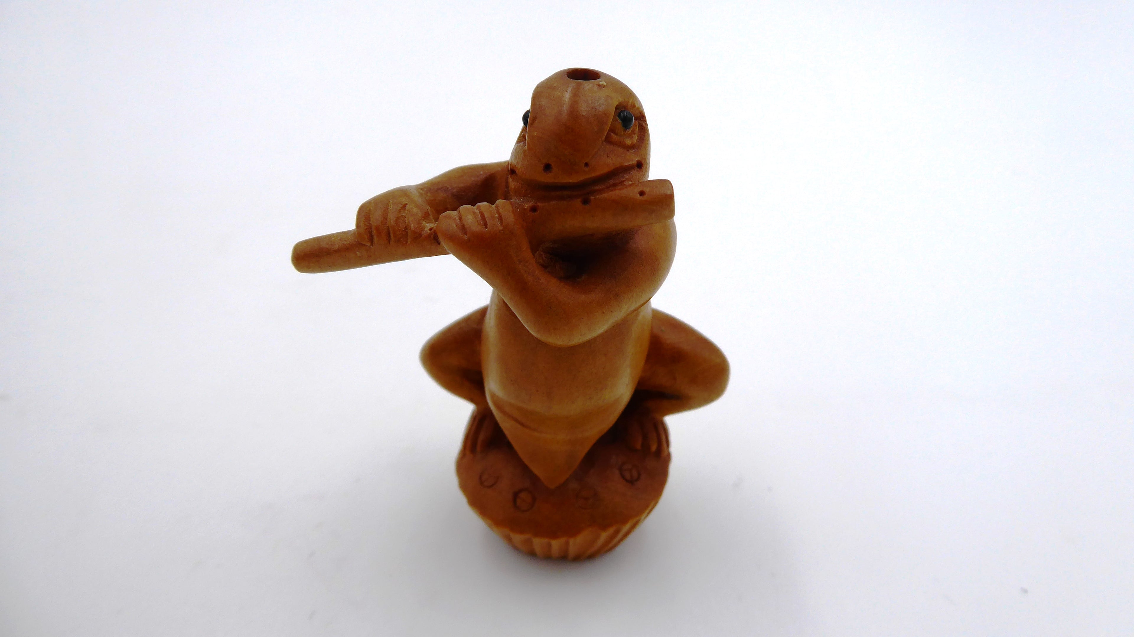 Metsuke signé Grenouille jouant de la flute