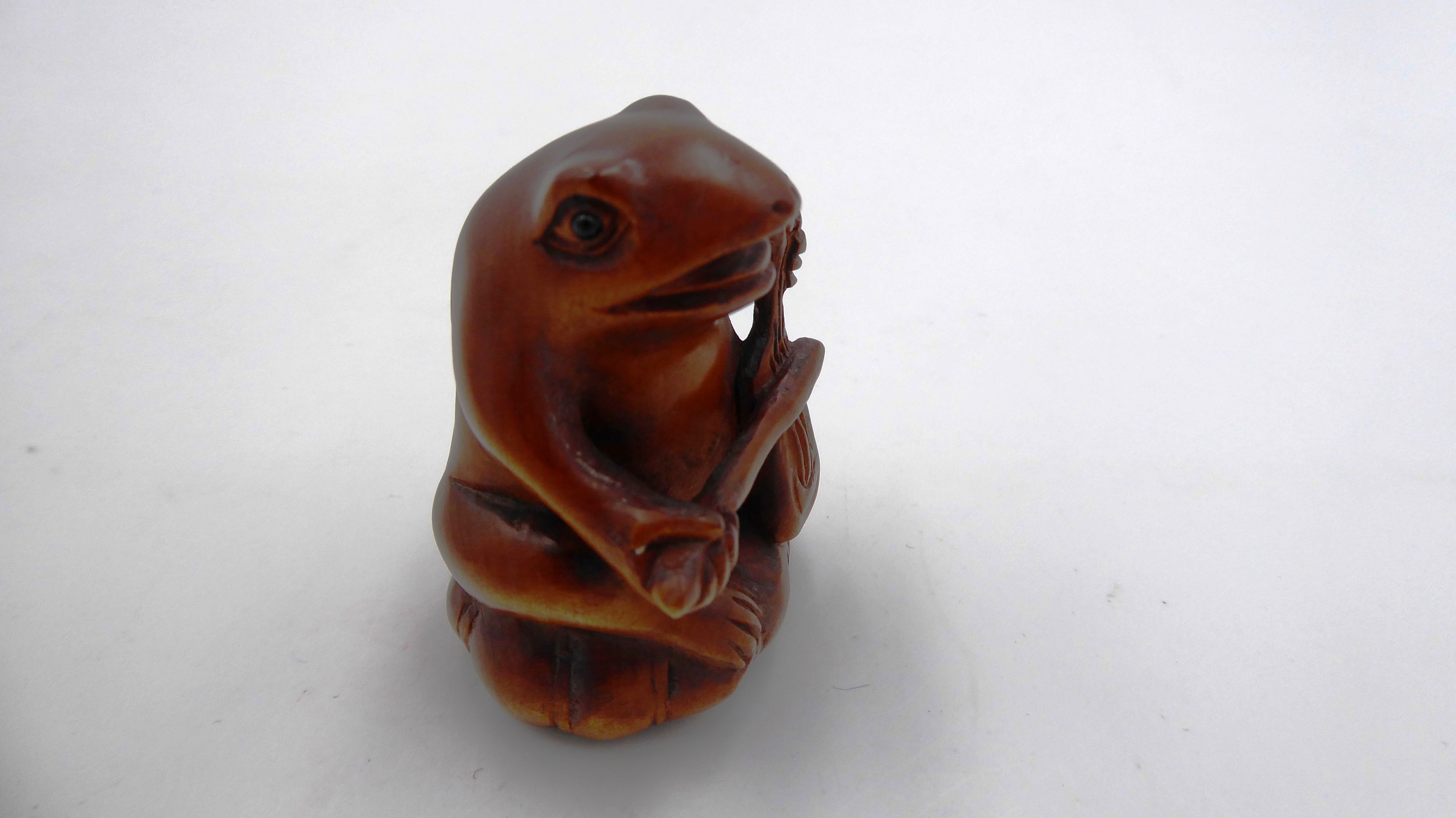 Metsuke signé Grenouille jouant du violon