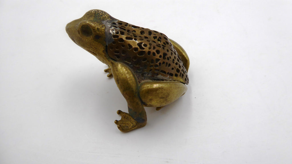 Petite grenouille en laiton évidé et alvéolé