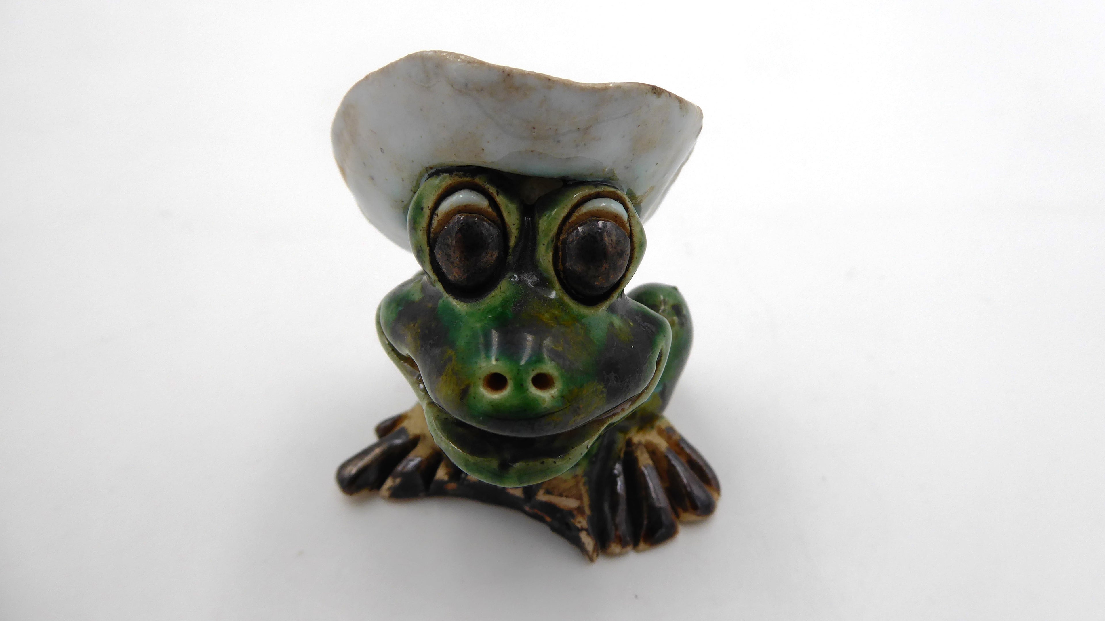 Petite céramique grenouille cowboy