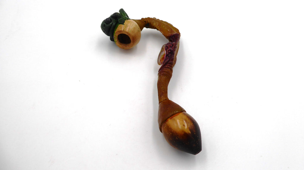 Belle pipe courbée stylisé et bien décoré