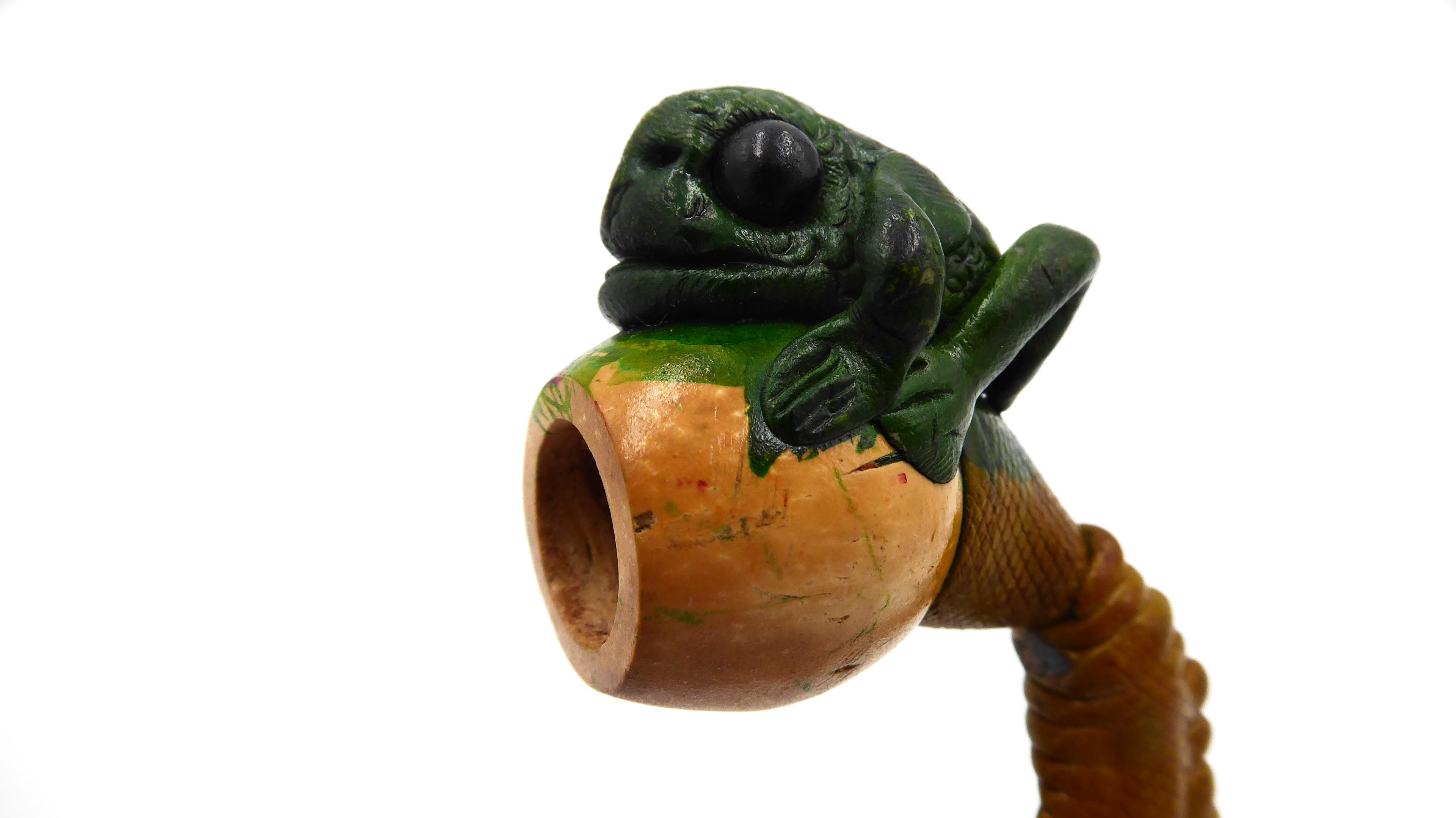 Belle pipe courbée stylisé et bien décoré