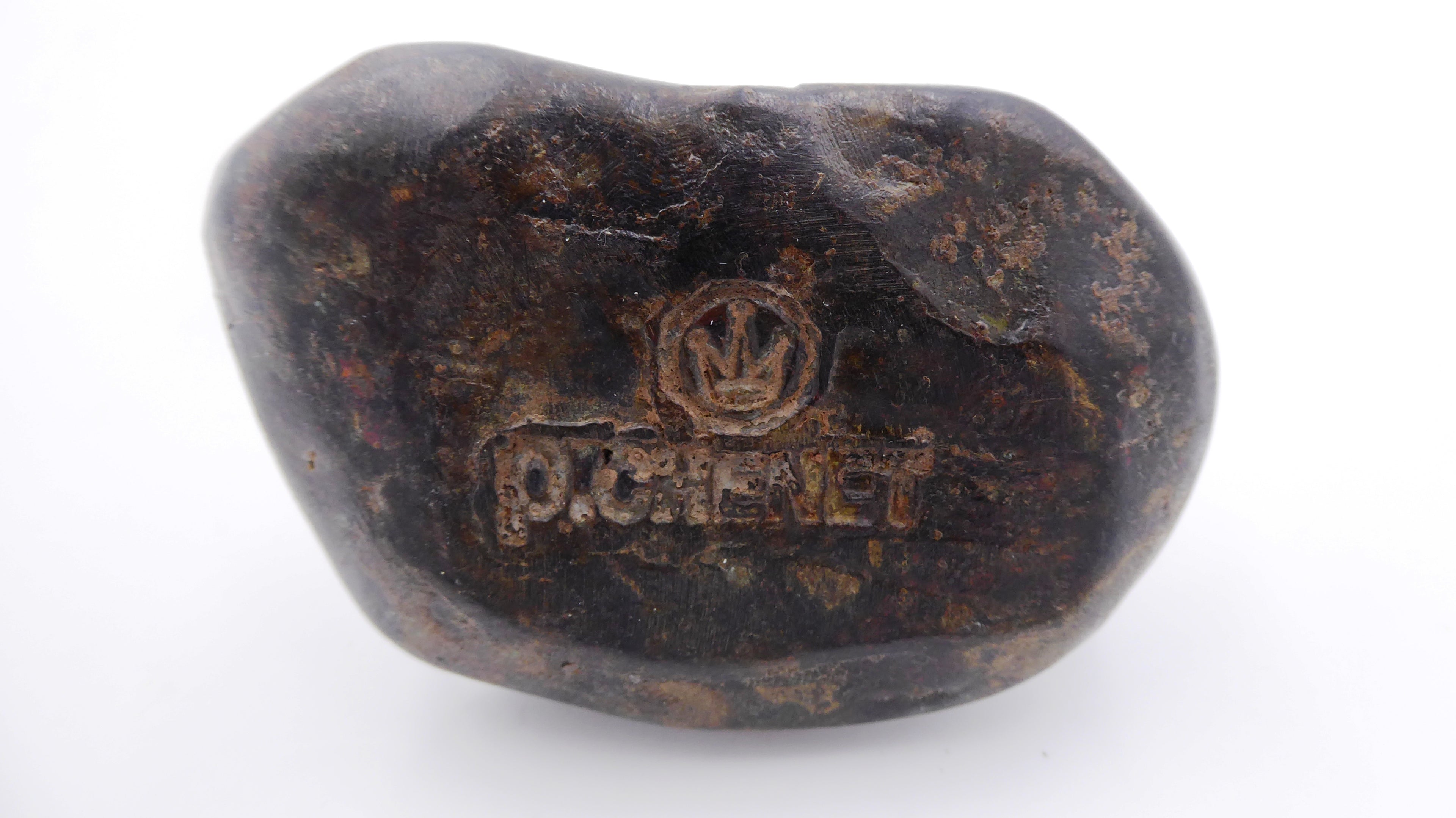 Petit bronze signé P. CHENET (France XX siècle)