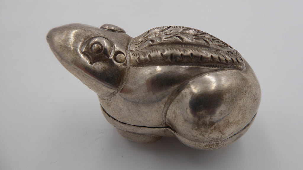 Petite grenouille en métal argenté