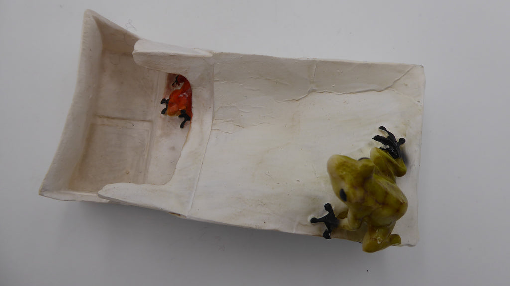 Rare moulage paquet de cigarette et deux grenouilles (Pièce unique ?)