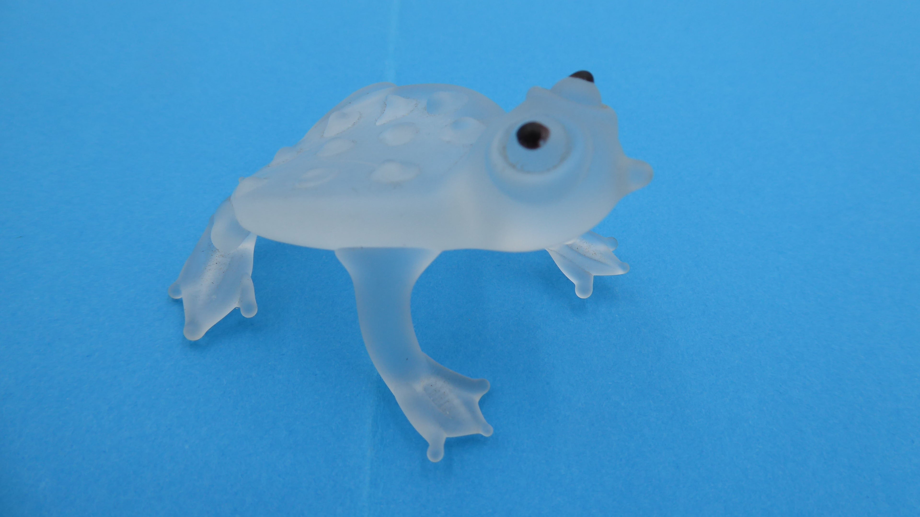 Petite grenouille artisanale en pâte de verre
