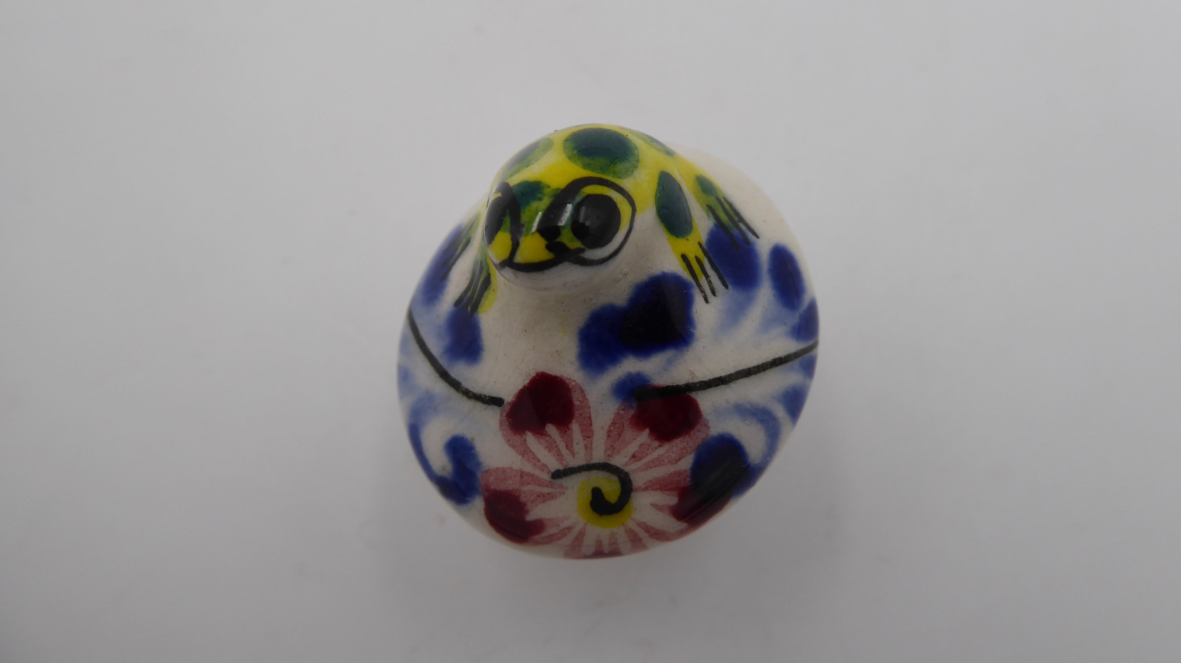 Petite céramique grenouille sur un champignon de Mexico