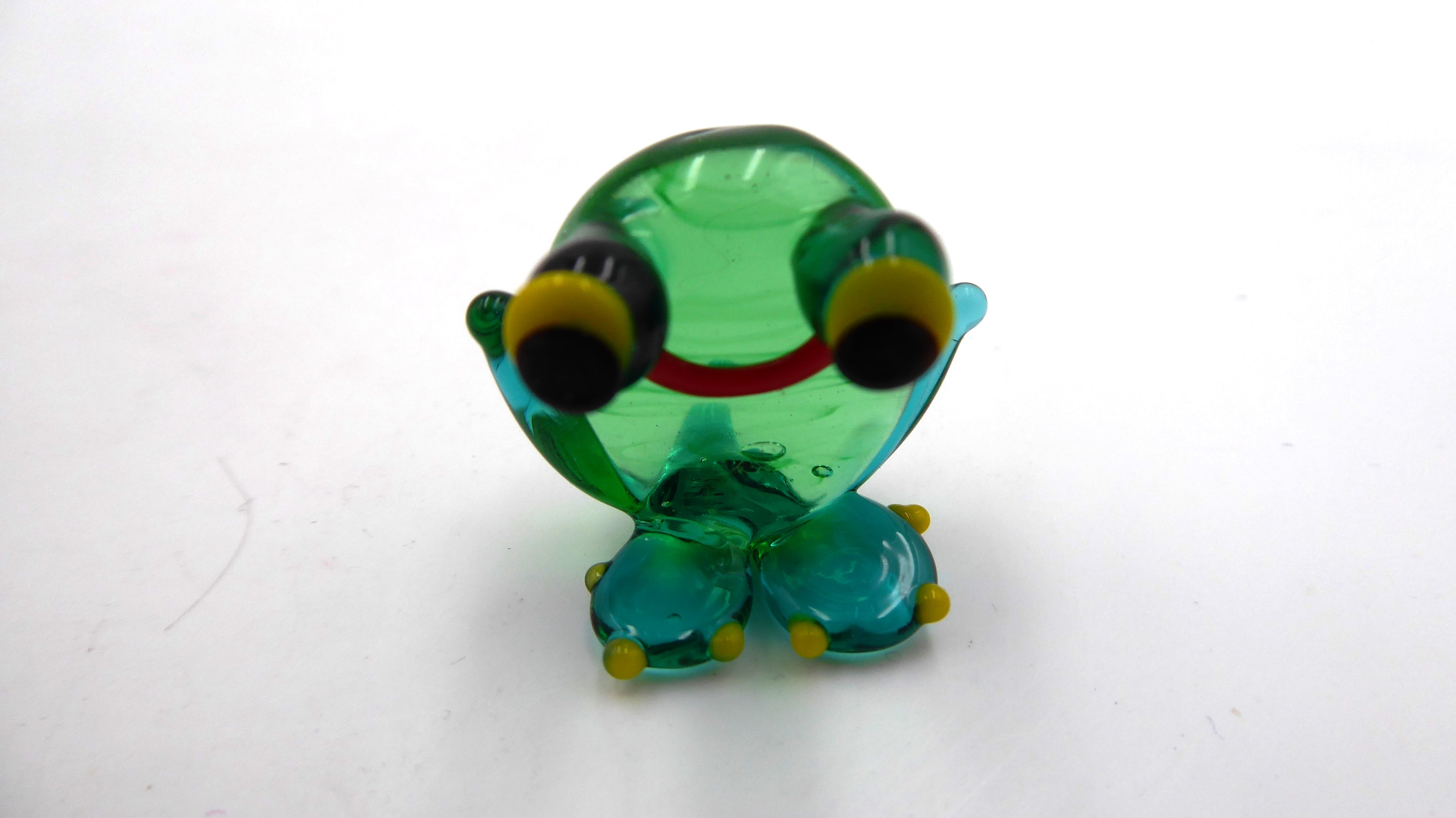 Toute petite grenouille en verre soufflée